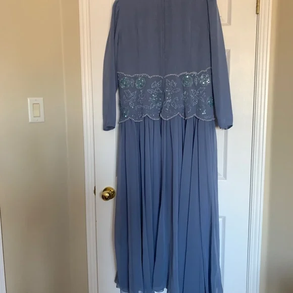 Dress - Picture 3 of 5